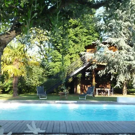 Perchée Avec Lit King-size, Salle D'eau, Kitchenette, Tv, Wi-fi Et Petit-déjeuner Inclus - Fr-1-306-1237 Bed and breakfast