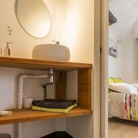 Perchée Avec Lit King-size, Salle D'eau, Kitchenette, Tv, Wi-fi Et Petit-déjeuner Inclus - Fr-1-306-1237 3* Port-Saint-Père