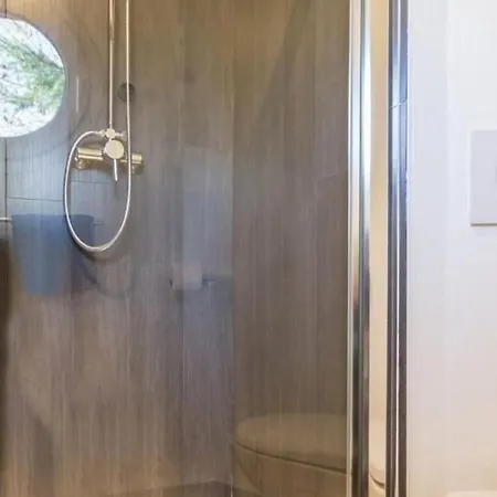 Perchée Avec Lit King-size, Salle D'eau, Kitchenette, Tv, Wi-fi Et Petit-déjeuner Inclus - Fr-1-306-1237 3* Port-Saint-Père