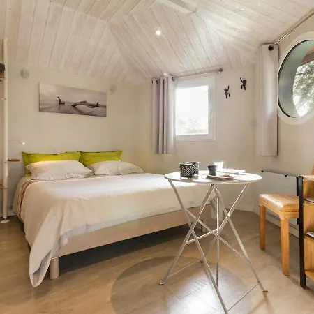 Bed and breakfast Perchée Avec Lit King-size, Salle D'eau, Kitchenette, Tv, Wi-fi Et Petit-déjeuner Inclus - Fr-1-306-1237 3*