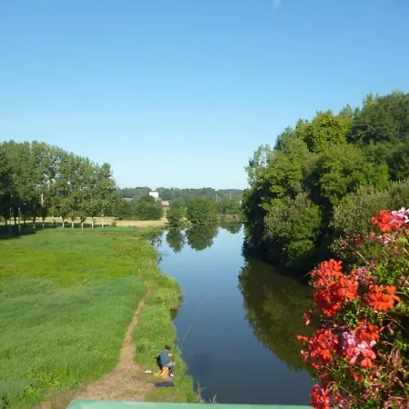 Bed & Breakfast Perchee Avec Lit King-size, Salle D'eau, Kitchenette, Tv, Wi-fi Et Petit-dejeuner Inclus - Fr-1-306-1237