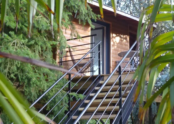 Perchée Avec Lit King-size, Salle D'eau, Kitchenette, Tv, Wi-fi Et Petit-déjeuner Inclus - Fr-1-306-1237 3*