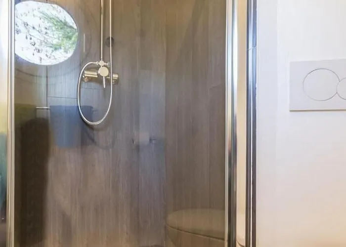 Perchée Avec Lit King-size, Salle D'eau, Kitchenette, Tv, Wi-fi Et Petit-déjeuner Inclus - Fr-1-306-1237 3* Port-Saint-Père